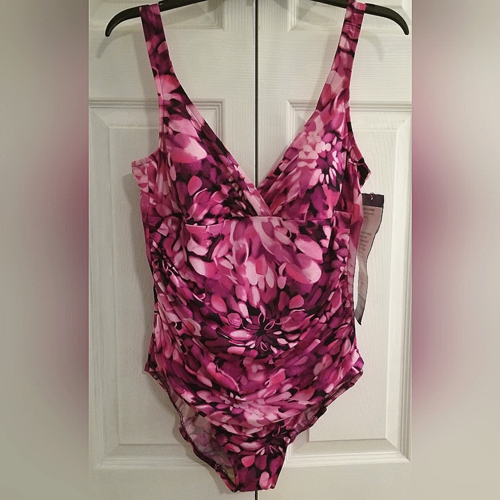 Brand New/NWT Women's Croft & Barrow Body Sculptor Swimsuit -SZ 16- Purple/Pink